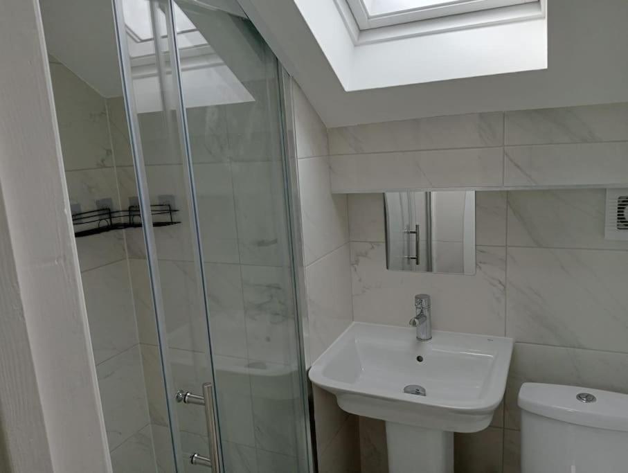 Roovi'S Nest Villa Nottingham Exterior photo